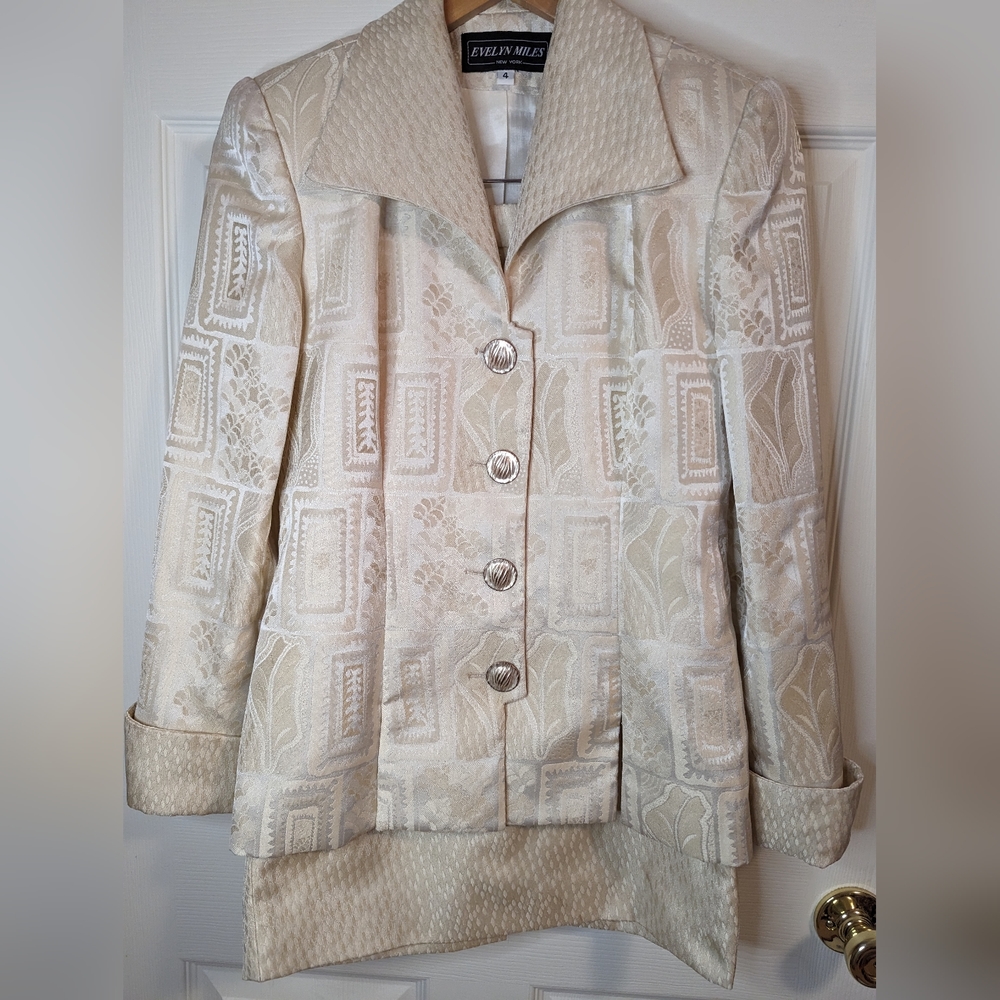 Evelyn Miles vintage beige button front Suit jacket and skirt set size 4